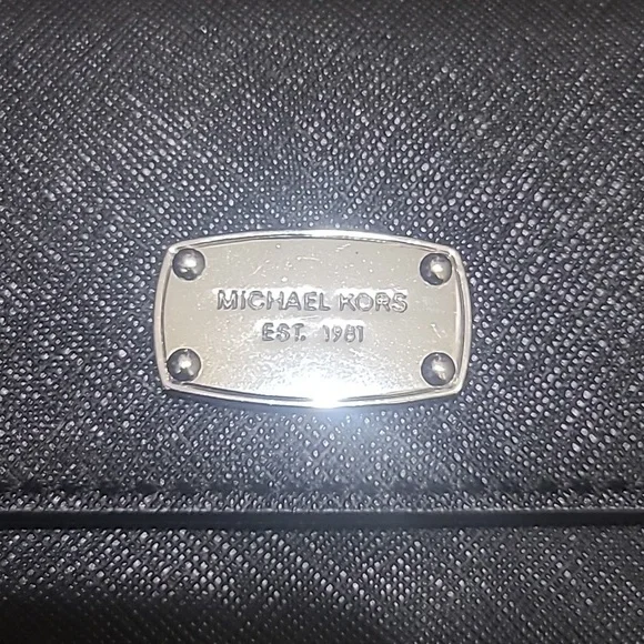 Michael Kors saffiano wallet - Picture 2 of 5